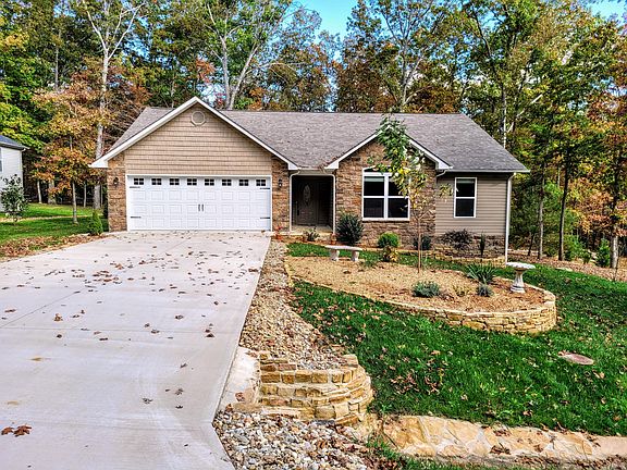 3rd image of 121 Camelot Ln