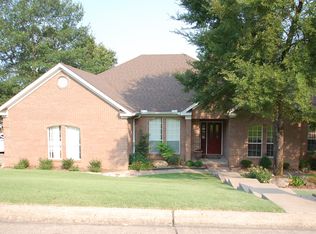 2 Keeneland Dr, Little Rock, AR 72223