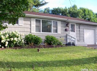 132 Oakley Dr, North Syracuse, NY 13212