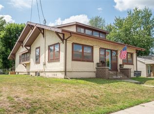 515 N 2nd Ave W, Newton, IA 50208