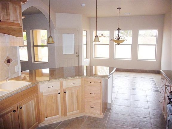 Kitchen & Dining Area