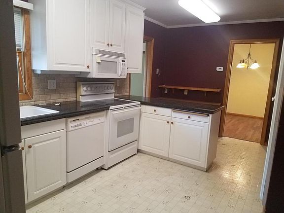 3rd image of 106 E 8th St