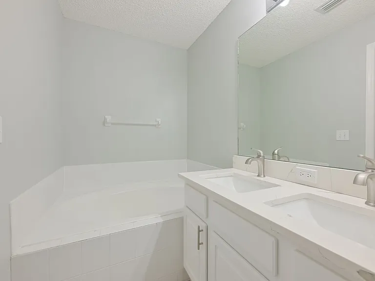 671 Vallance Way NE — Photo 21