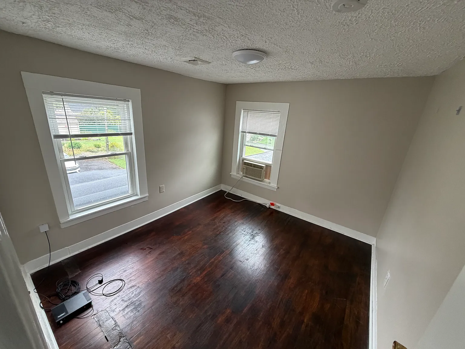 2 bed, 900 sqft, $1,750 — Photo 2
