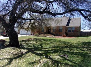 207 Llano Oaks Cir, Llano, TX 78643