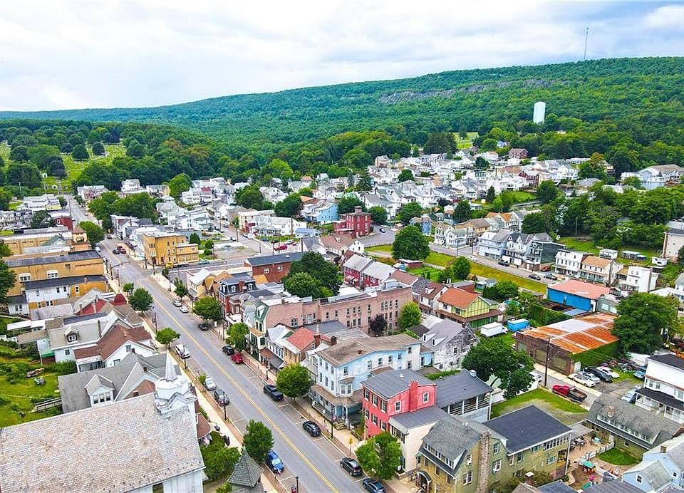 227 W Broad St, Tamaqua, PA 18252 Zillow