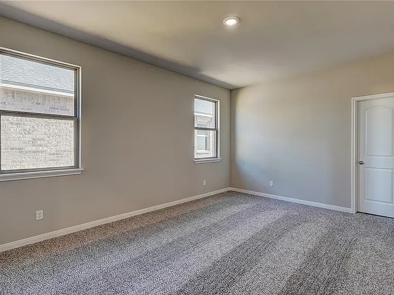 1013 NW 4th St — Photo 12