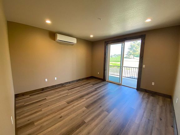 5th image of 351 Dakota St #651-01