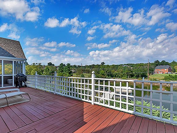 3rd image of 2211 Breakwater Dr