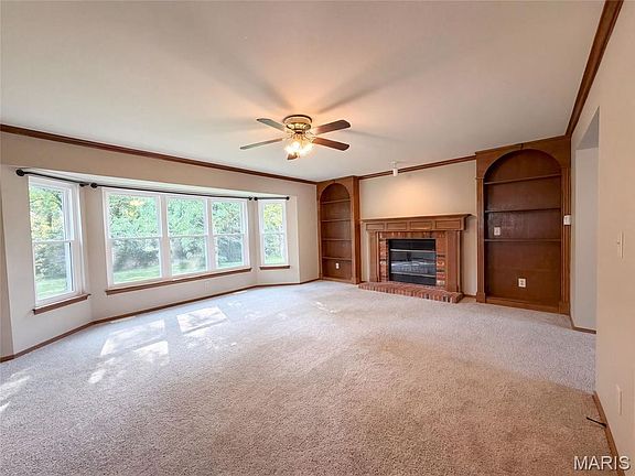 3rd image of 923 Keeneland Rd