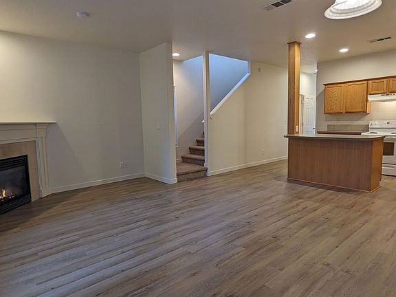 3rd image of 16906 NE Halsey St #16952