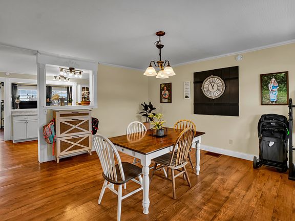 3rd image of 395 Coovert St