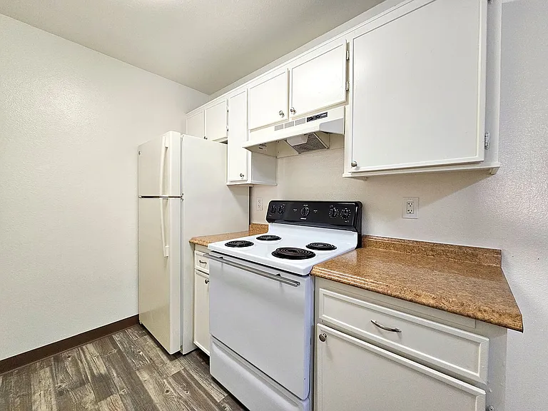 Valley View Apartments — Photo 15