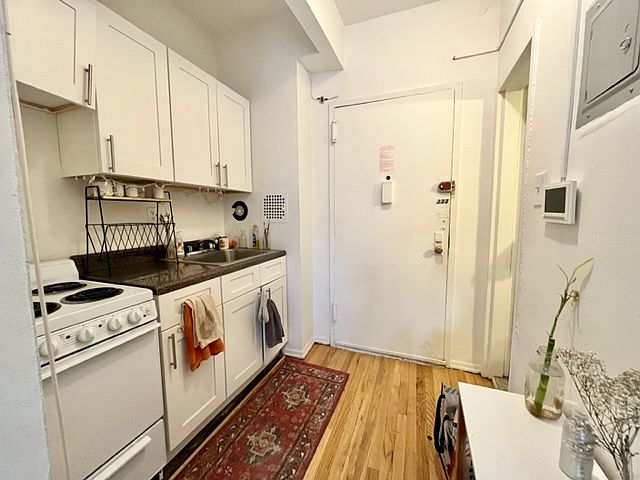 2nd image of 515 E 6th St APT E1