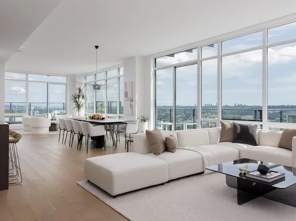 2181 Madison Ave #Penthouse 2, Burnaby, BC V5C 0N4