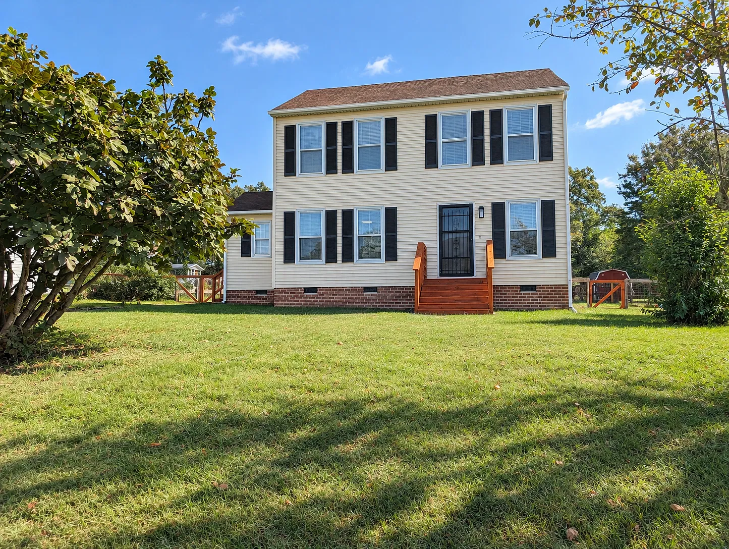 3 bed, 1.5 bath, 1256 sqft, $2,100 — Photo 1