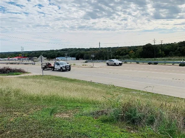 1725 SE Parkway St, Azle, TX 76020