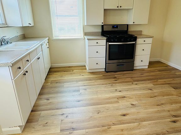 3rd image of 383 Redondo Ave APT D