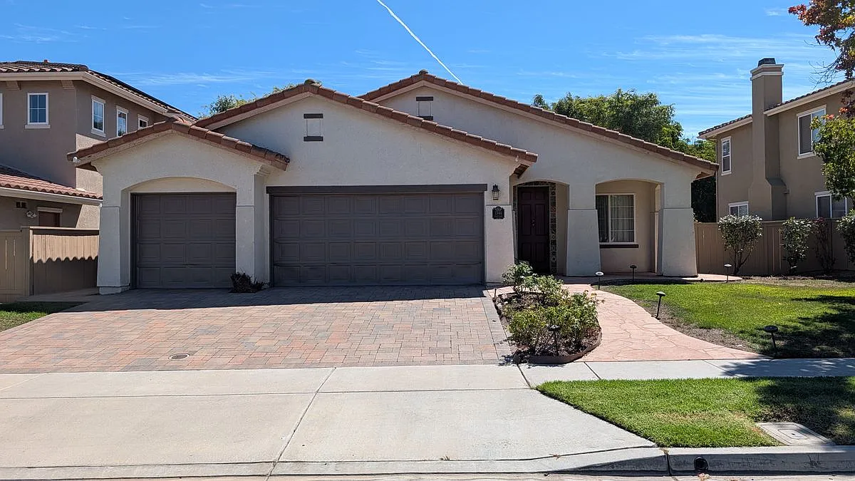 4 bed, 2.5 bath, 2388 sqft, $5,700 — Photo 1