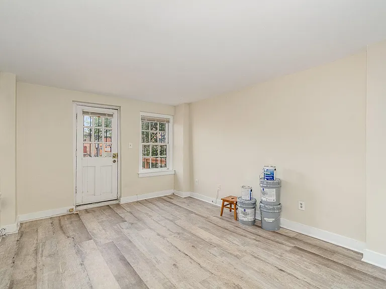 677 Washington Blvd #B — Photo 7