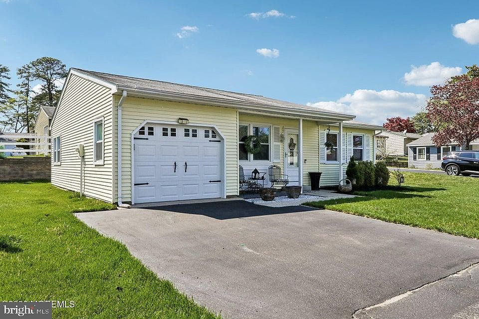1st image of 23 Chelsea Dr #70