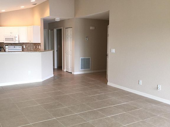 Great Room & Breakfast Bar