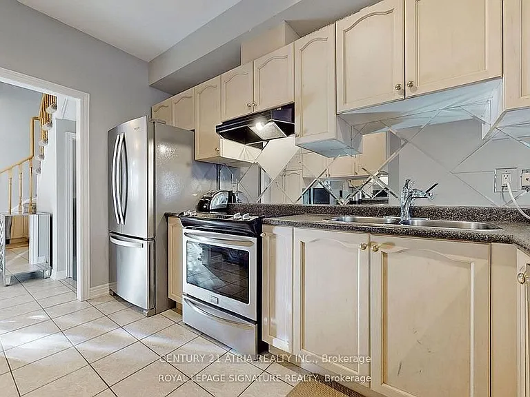 38 Angelica Ave — Photo 2