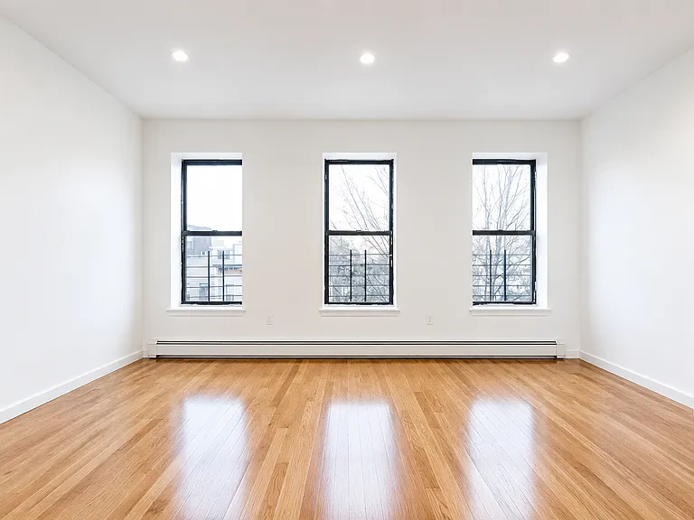 718 Quincy St #3 — Photo 1