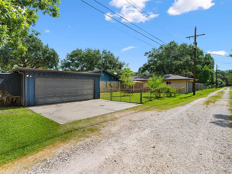 3808 Avenue O — Photo 35