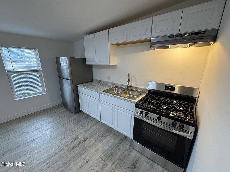 2nd image of 25 13th Street