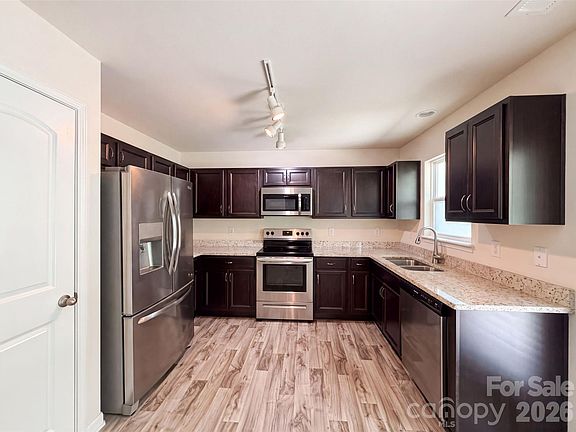 2nd image of 3413 Winslow Dr