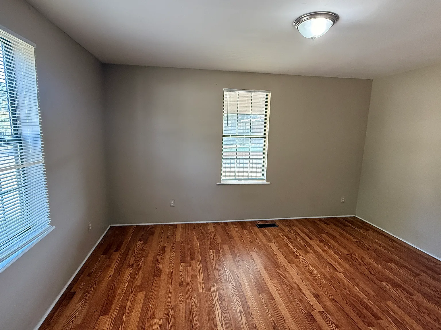3 bed, 1410 sqft, $1,200 — Photo 4