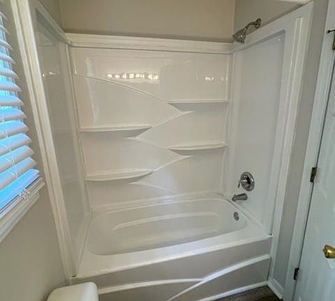 Main bedroom tub and shower