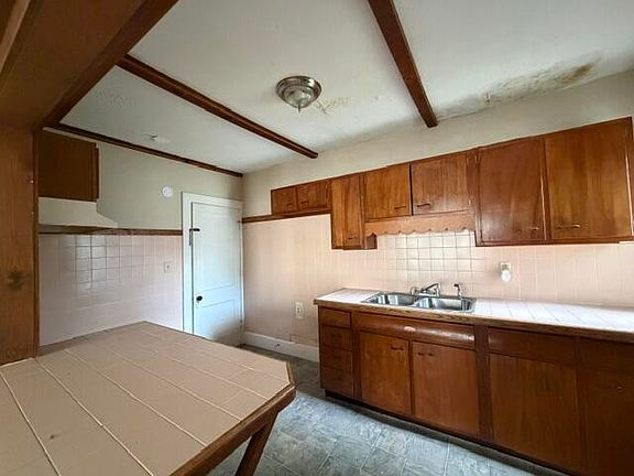 4th image of 468 E Cecil St