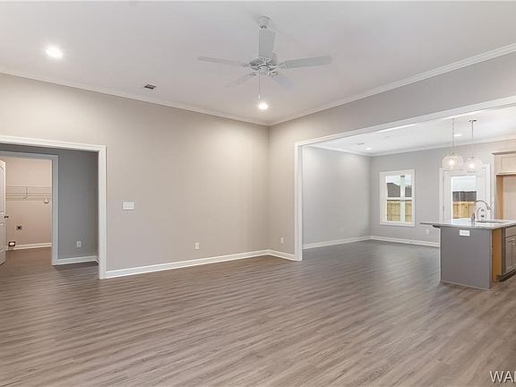 5th image of 11224 Avery Ln #220