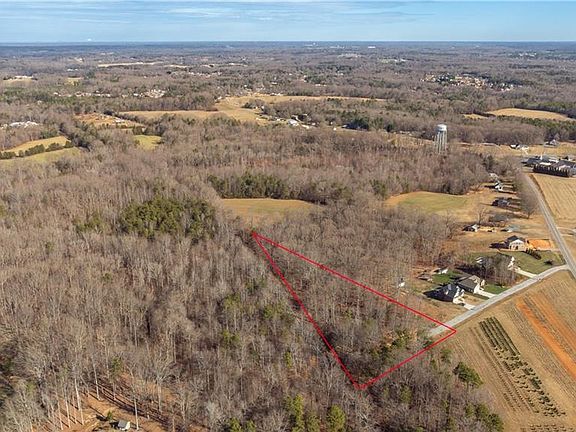 3rd image of 202 Belle Arbor Dr