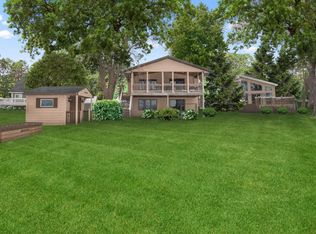 300 Inlet Shore Dr, Delavan, WI 53115