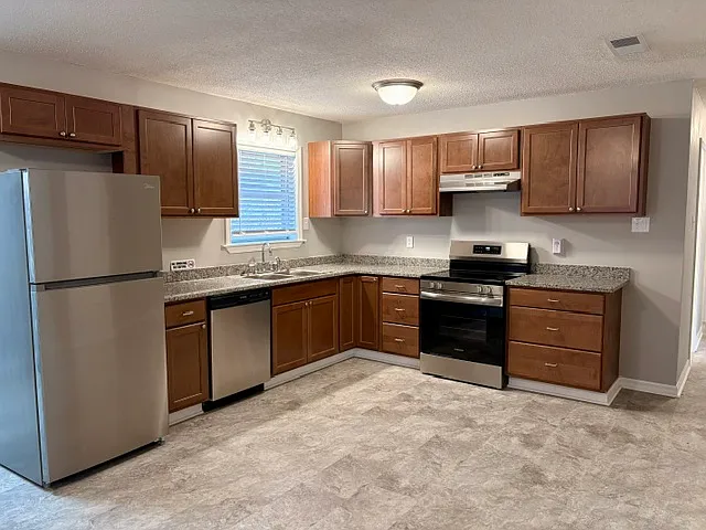 1611 Cortez Dr — Photo 10