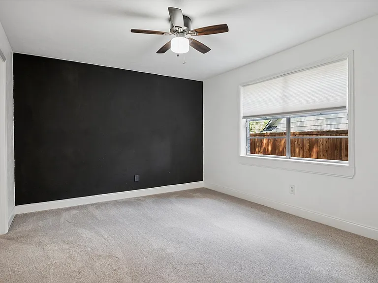 912 Glen Oaks Blvd — Photo 18