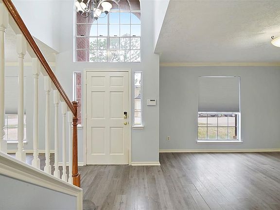 3rd image of 15523 Constitution Ln