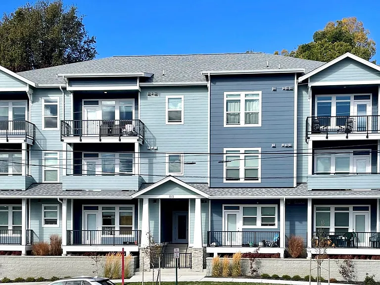 1513 E St — Photo 1