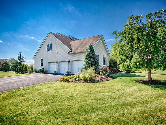 3rd image of 4621 Graystone Dr
