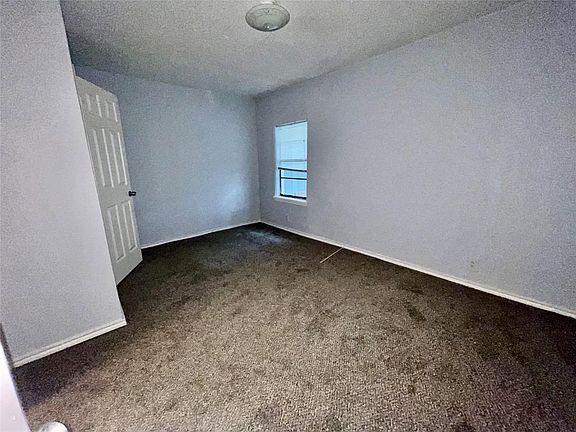3rd image of 1339 Trewitt Rd