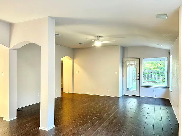 615 Settlement St — Photo 8
