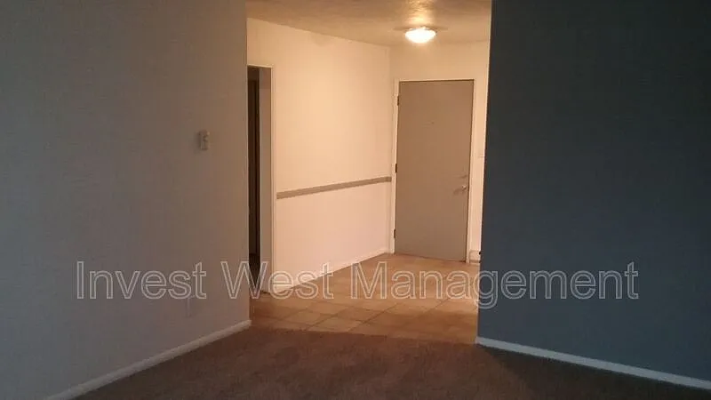 1 bed, 1.0 bath, 975 sqft, $1,195 — Photo 2