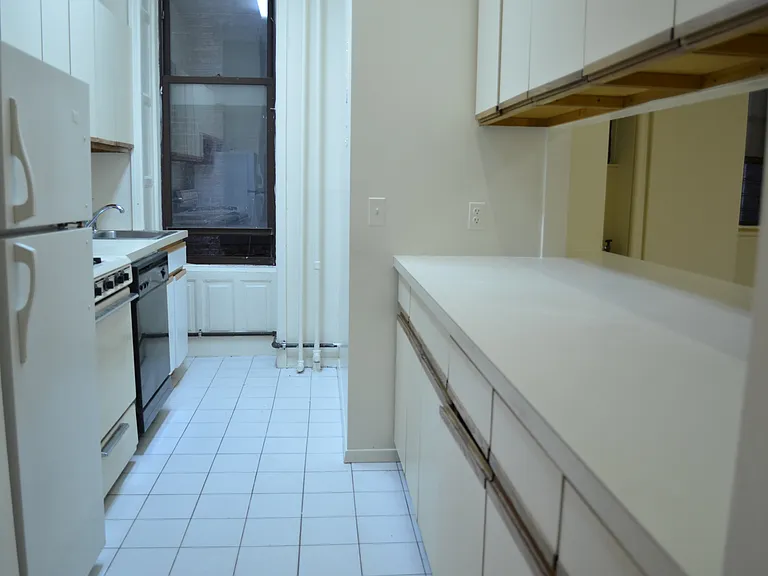 111 Montague St #2C — Photo 3