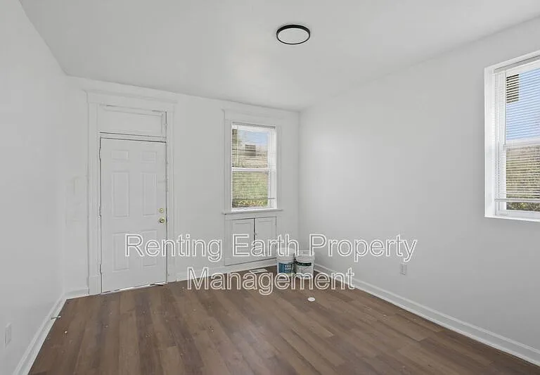 3127 Clay Ave — Photo 5