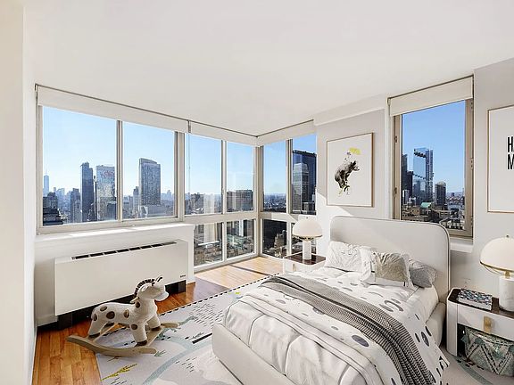 4th image of 66 W 38th St APT 24C