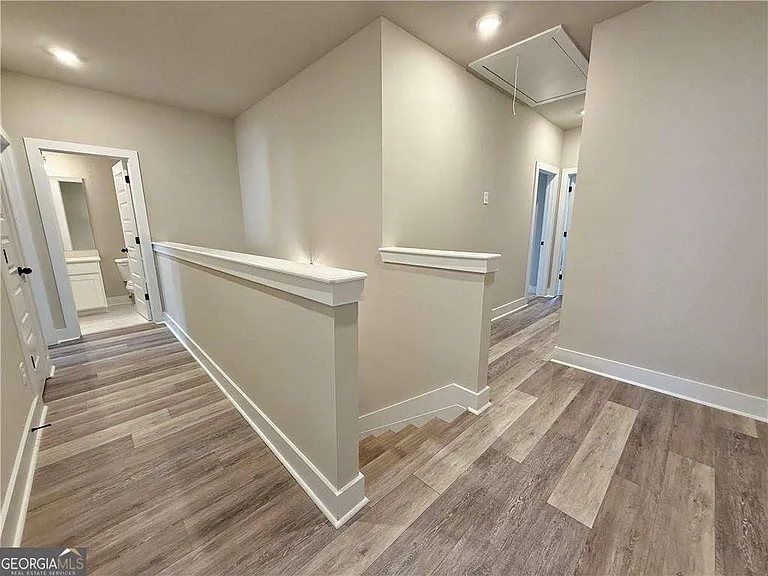 5704 Urban Vlg W — Photo 16