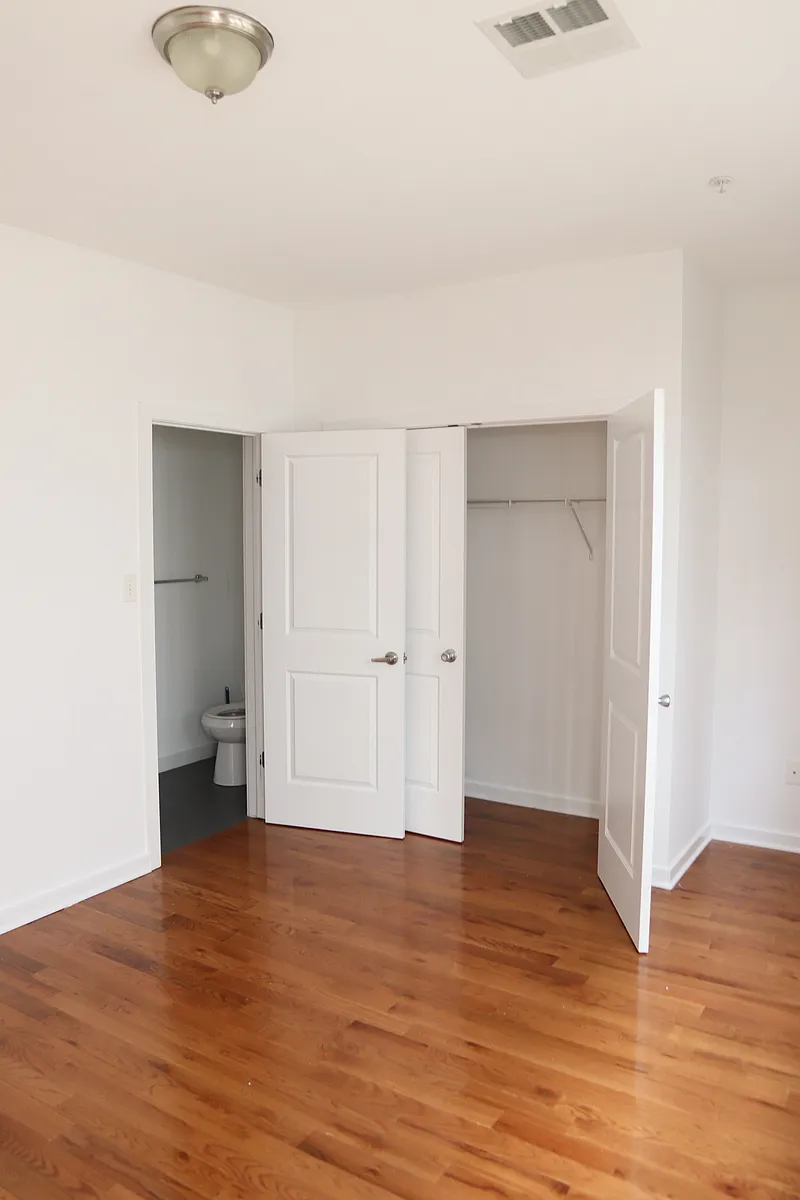 Building Photo - 1503 W Seybert St #B